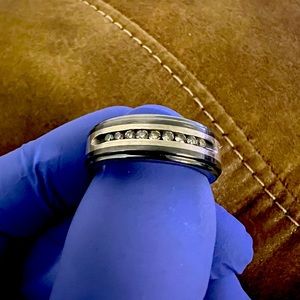 I’m selling my wedding ring. No longer married.